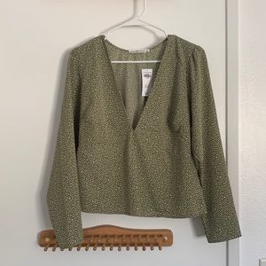 Very cute Abercrombie & Fitch long sleeved blouse with white dot patterns.
